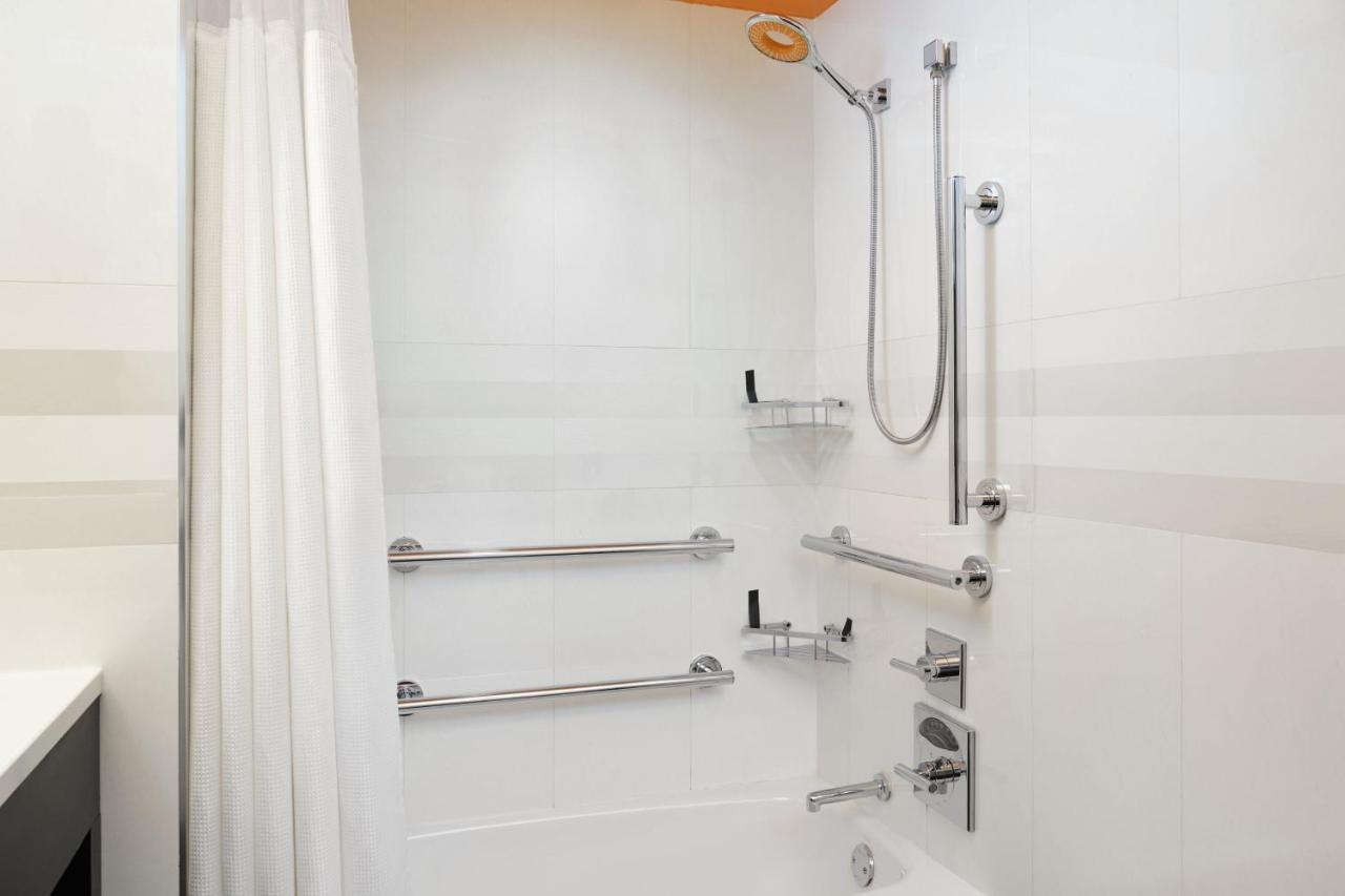 Courtyard By Marriott New York Manhattan/Central Park Extérieur photo